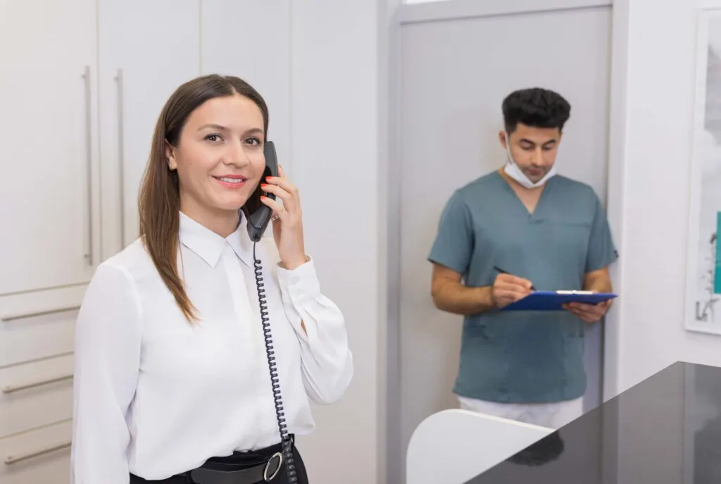 Vereinbaren Sie einen Termin in der Zahnarztpraxis Bogenhausen – telefonisch oder online