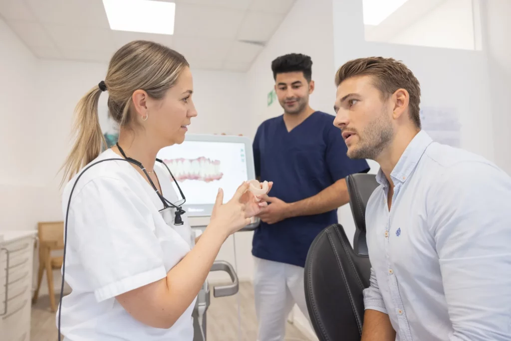 Die gesamte Implantat-Behandlung in Bogenhausen wird digital geplant und begleitet