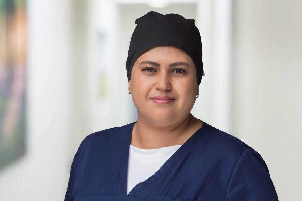 Sterilgutbeauftragte Oufa Touil in Zahnarztpraxis Bogenhausen