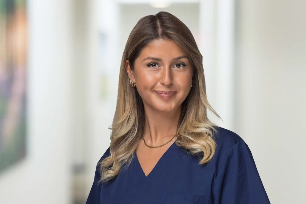 ZFA Büsra Sacide Erdogan in Zahnarztpraxis Bogenhausen