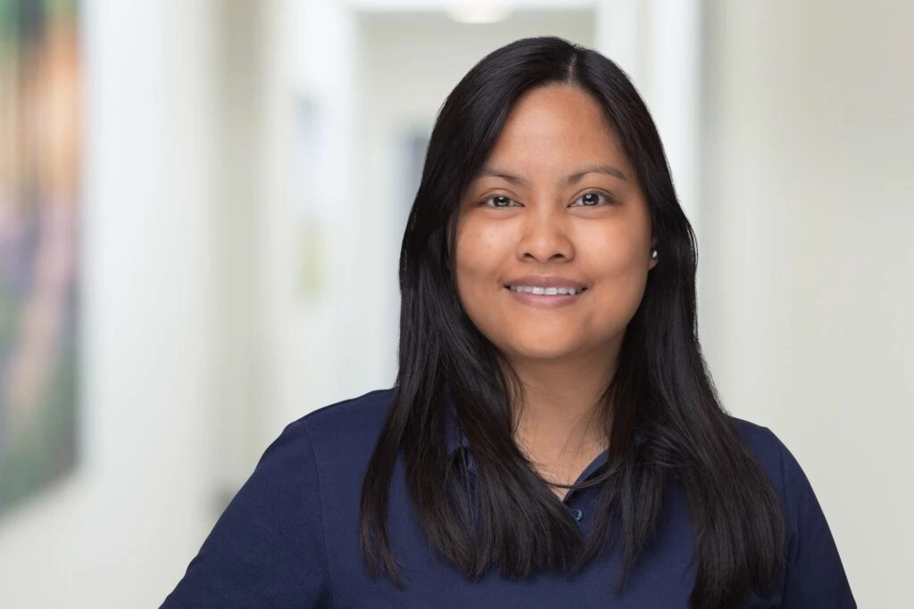 Zahntechnikerin Joan Bierl in Zahnarztpraxis Bogenhausen